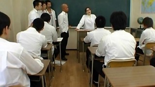 Yuki Tsukamoto´s In The Middle Of A Teacher Gangbang