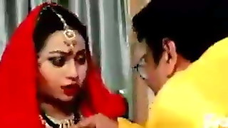 Baap ne nai bahu se manaya suhagrat